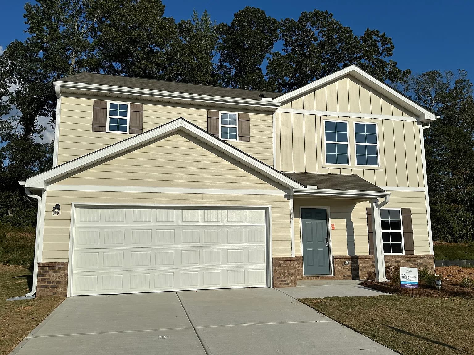 484 Grand Magnolia St exterior view